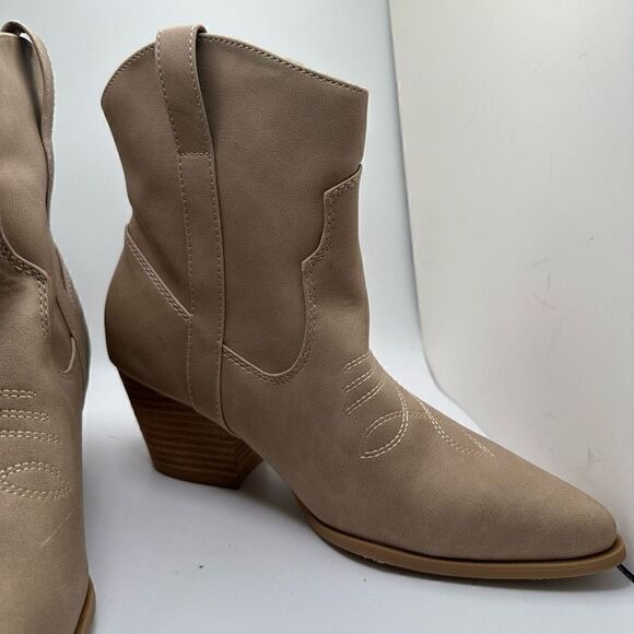 CUSHIONAIRE Women's Western boot with stitch detailing and Memory Foam padding 1 - Picture 6 of 8